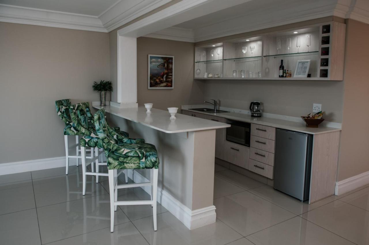 The View Boutique Hotel & Spa Amanzimtoti Luaran gambar A modern kitchen