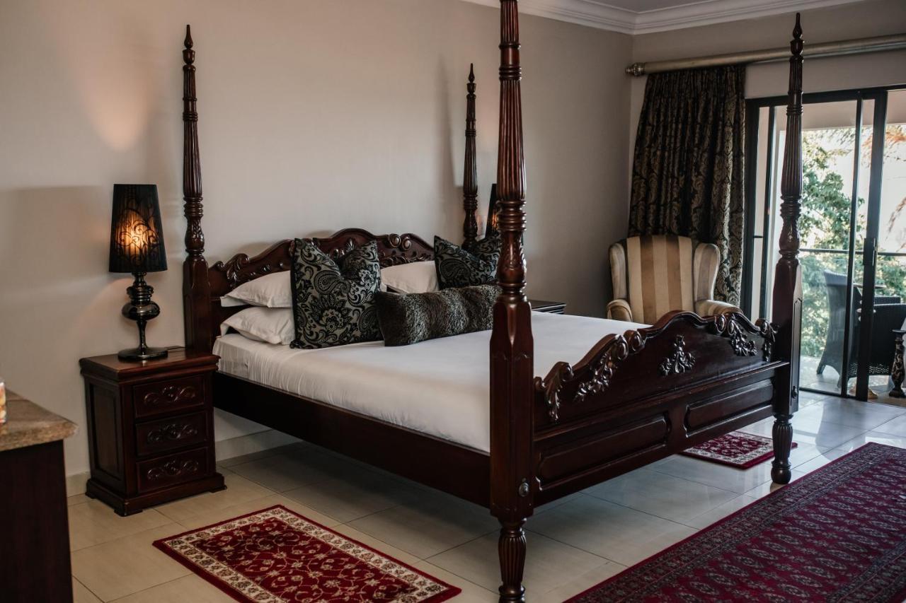 The View Boutique Hotel & Spa Amanzimtoti Luaran gambar A bedroom at the Taj Mahal Palace