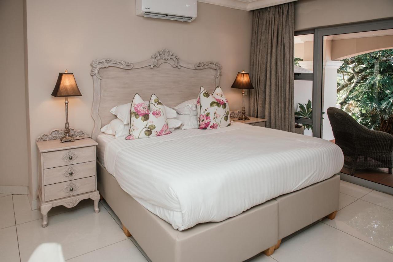 The View Boutique Hotel & Spa Amanzimtoti Luaran gambar A bedroom at the Oyster Box Hotel