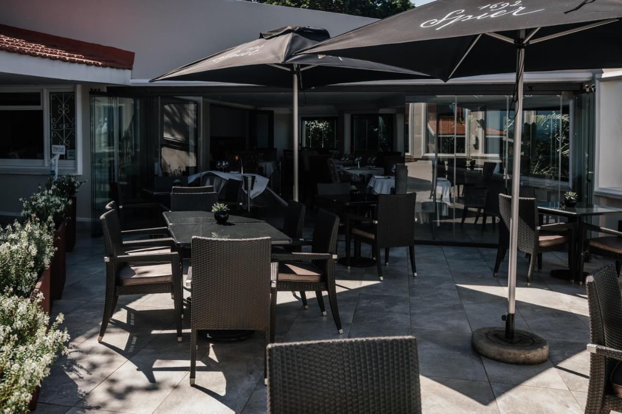 The View Boutique Hotel & Spa Amanzimtoti Luaran gambar The restaurant's patio