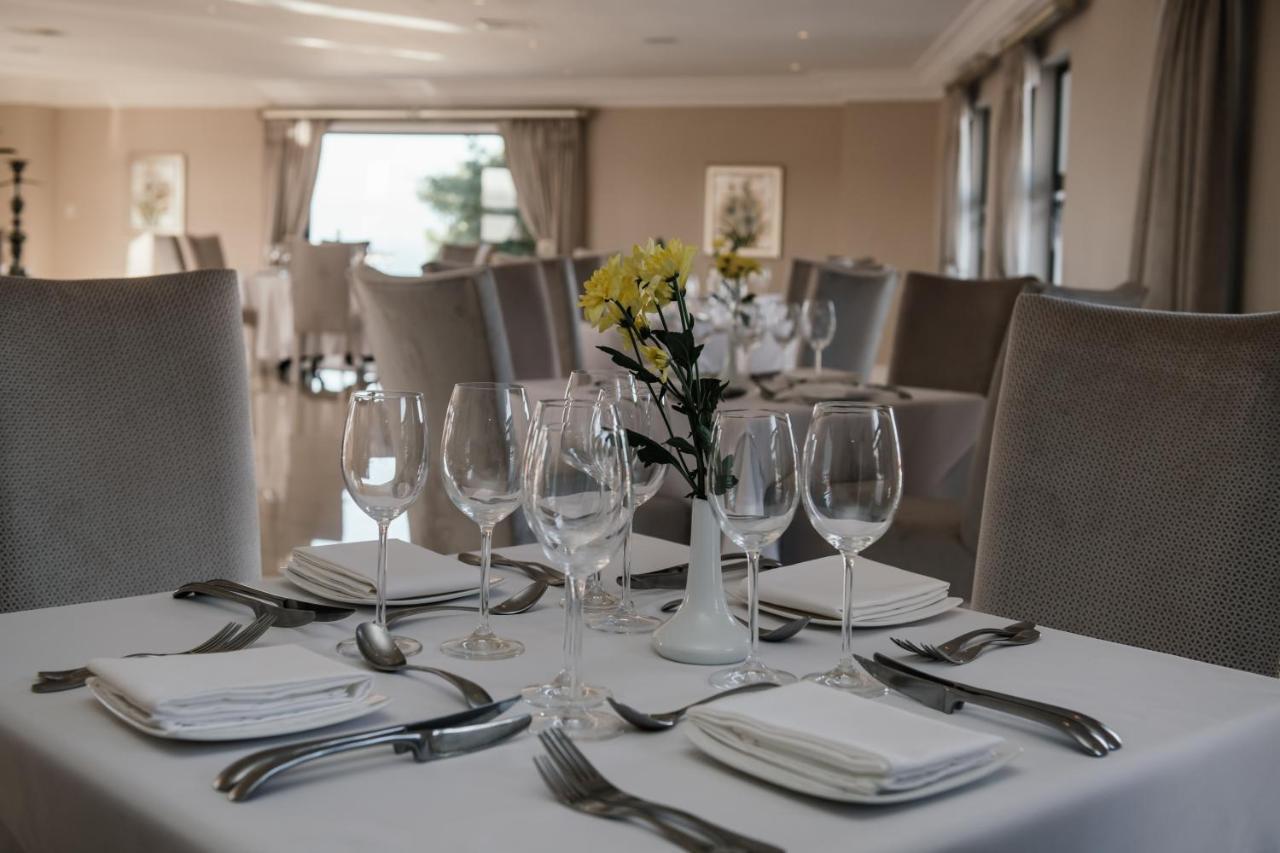 The View Boutique Hotel & Spa Amanzimtoti Luaran gambar The dining room at the Royal Society