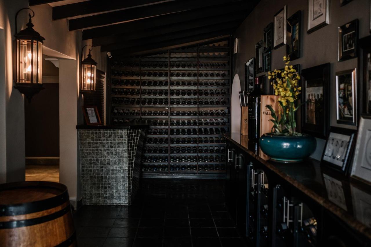 The View Boutique Hotel & Spa Amanzimtoti Luaran gambar The interior of the wine shop